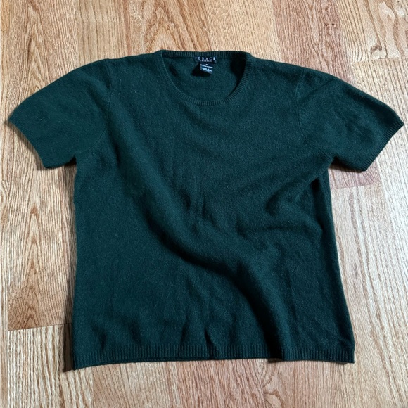 Classic Green Women's Sweater - Picture 4 of 5